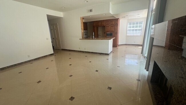 Building Photo - Elegant House in Playa Del ray