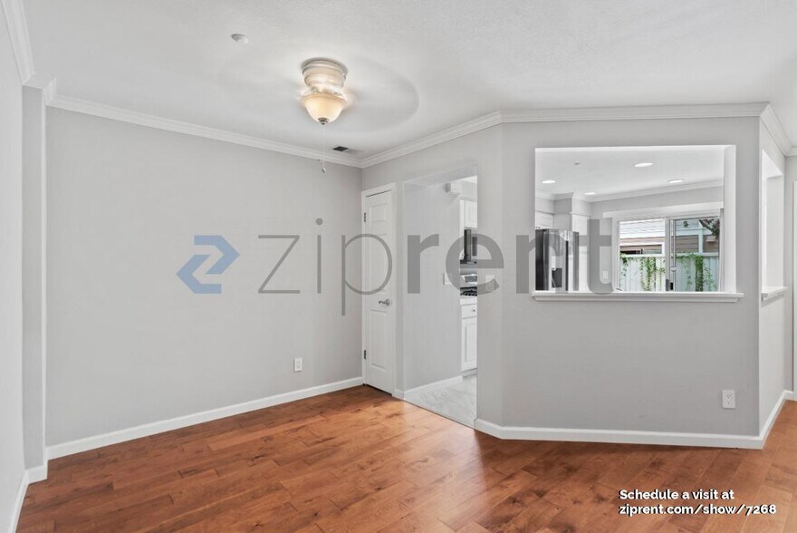 Building Photo - Unit