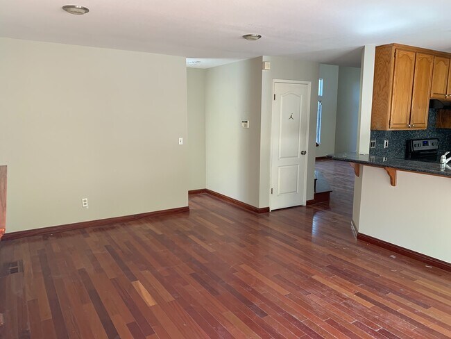 Building Photo - Beautiful Pittsburg Home