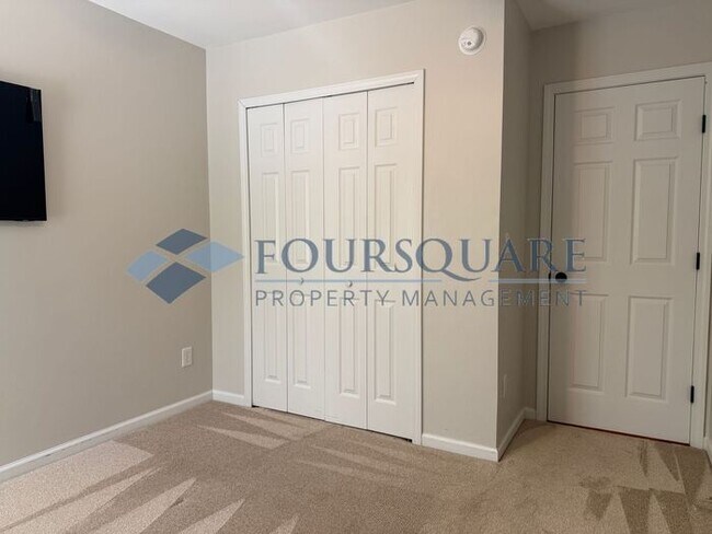 Building Photo - Spacious Ranch-Style Smart Home with Bonus Room, Sunroom , Electricity Included ! - & 2-Car Garag...