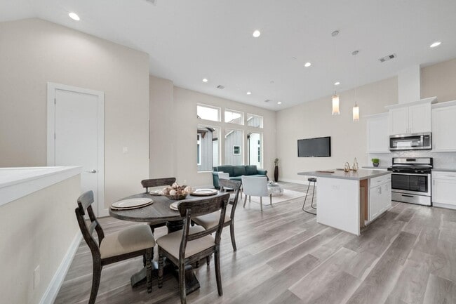 Building Photo - 2504 W Tidwell Rd