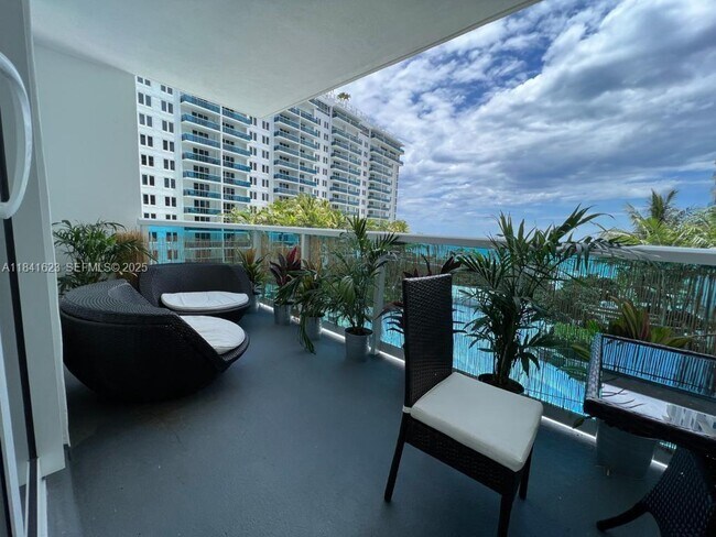 Building Photo - 2301 Collins Ave