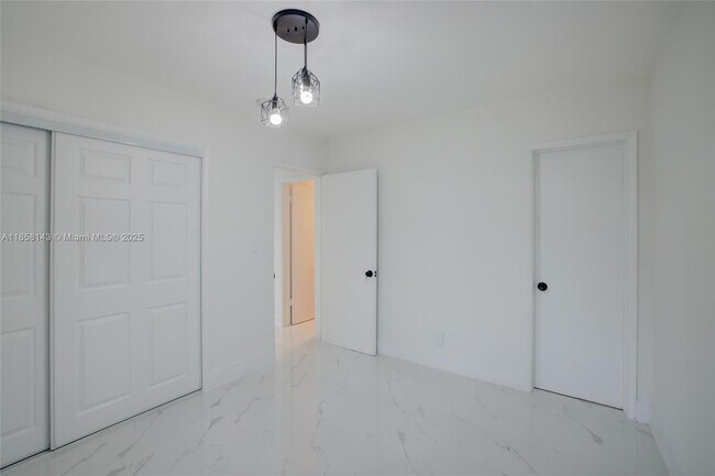 Building Photo - 1750 NE 56th Ct