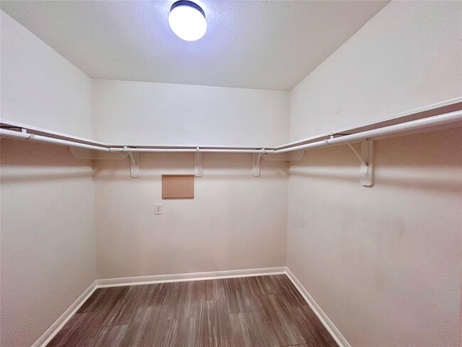 Building Photo - 803 Sweet Flower Dr