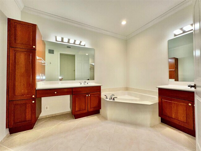 Building Photo - 2669 Center Ct Dr