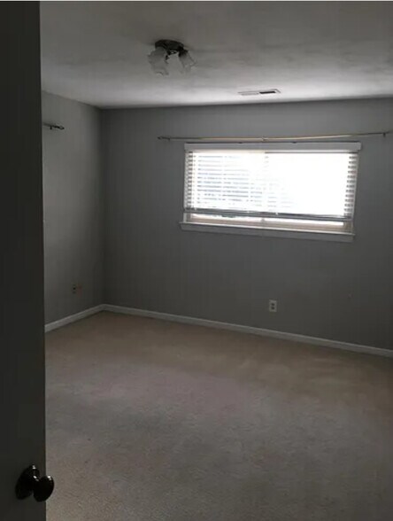 Building Photo - 853 Deary Ln