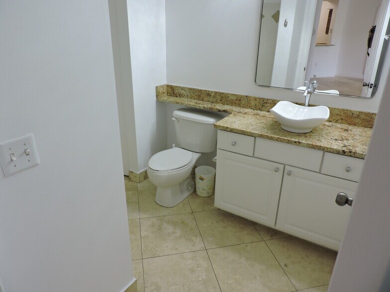 Building Photo - 7305 Myrtlewood Cir W