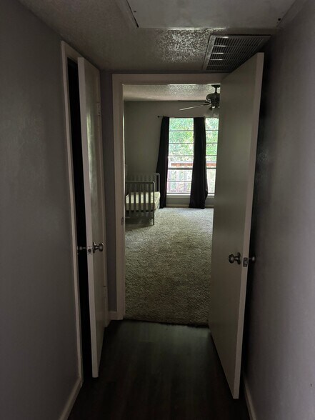 Building Photo - 6012 Westridge Ln