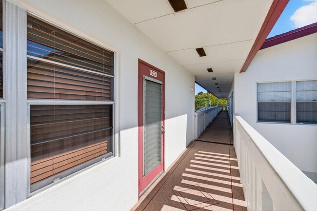 Building Photo - 33 Fanshaw A