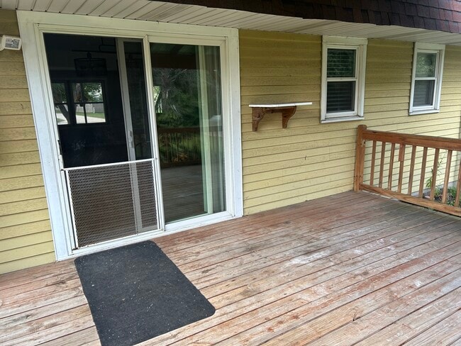 Building Photo - 2193 Packerland Dr