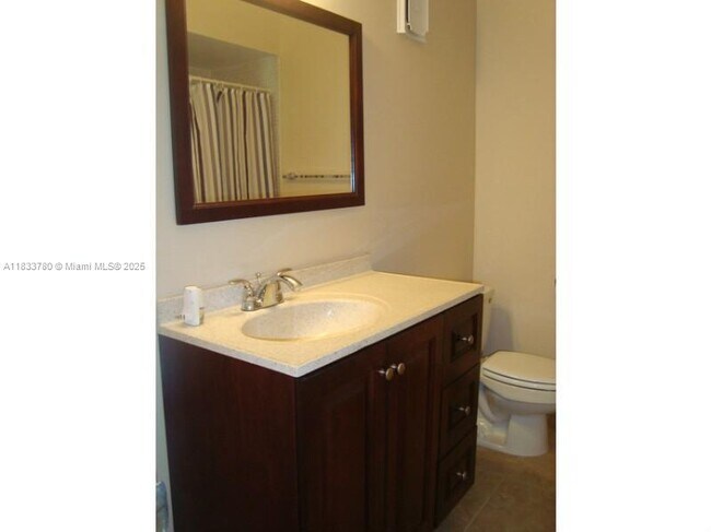 Building Photo - 200 Lakeview Dr
