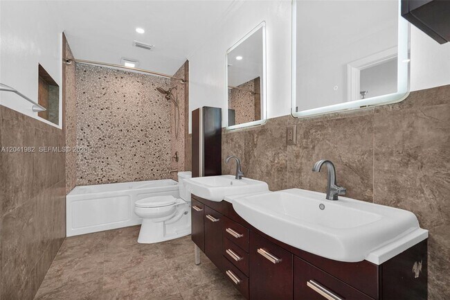 Building Photo - 7700 SW 139th Ter
