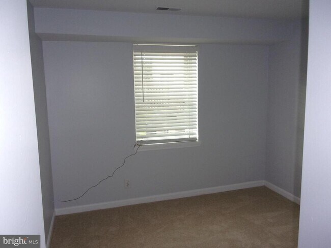 Building Photo - 100 Chesterfield Ln