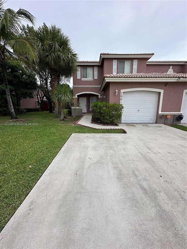 Building Photo - 7001 SW 164th Ct