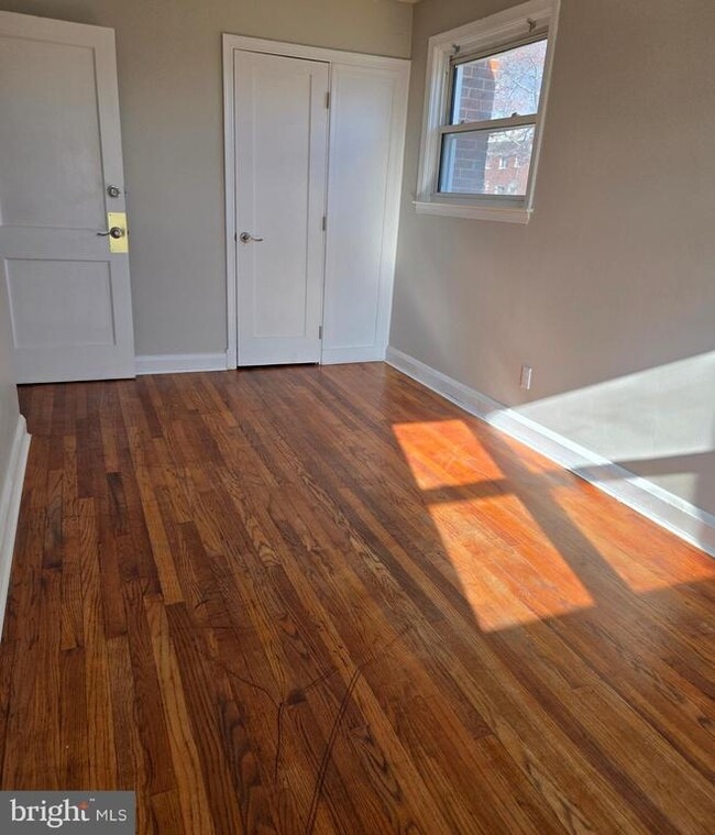 Building Photo - 7801 Hillsway Ave