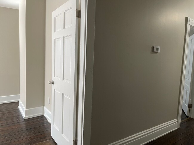 Building Photo - Newly and completely renovated 4 bedroom, ...