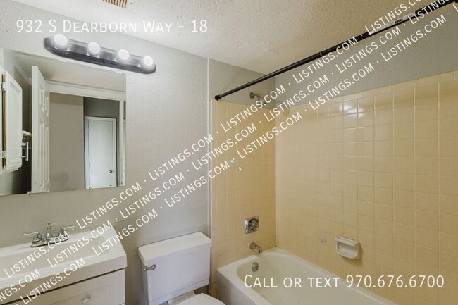 Building Photo - 932 S Dearborn Way