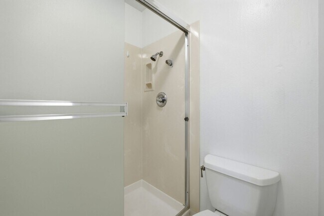 Building Photo - Spacious 4-bedroom 2-Bath in Desirable Area in Walnut Creek!