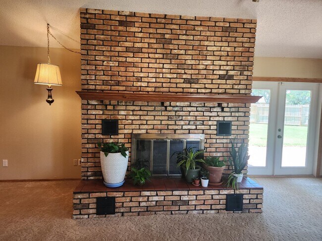 Building Photo - 516 Diamondhead Dr