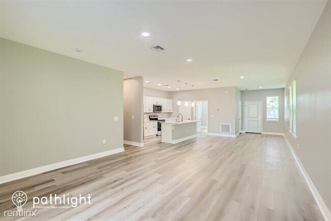 Building Photo - 4 br, 2 bath House - 2106 Diamond Drive UNIT