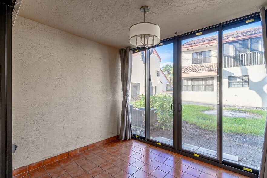 Building Photo - 3351 Emerald Oaks Dr