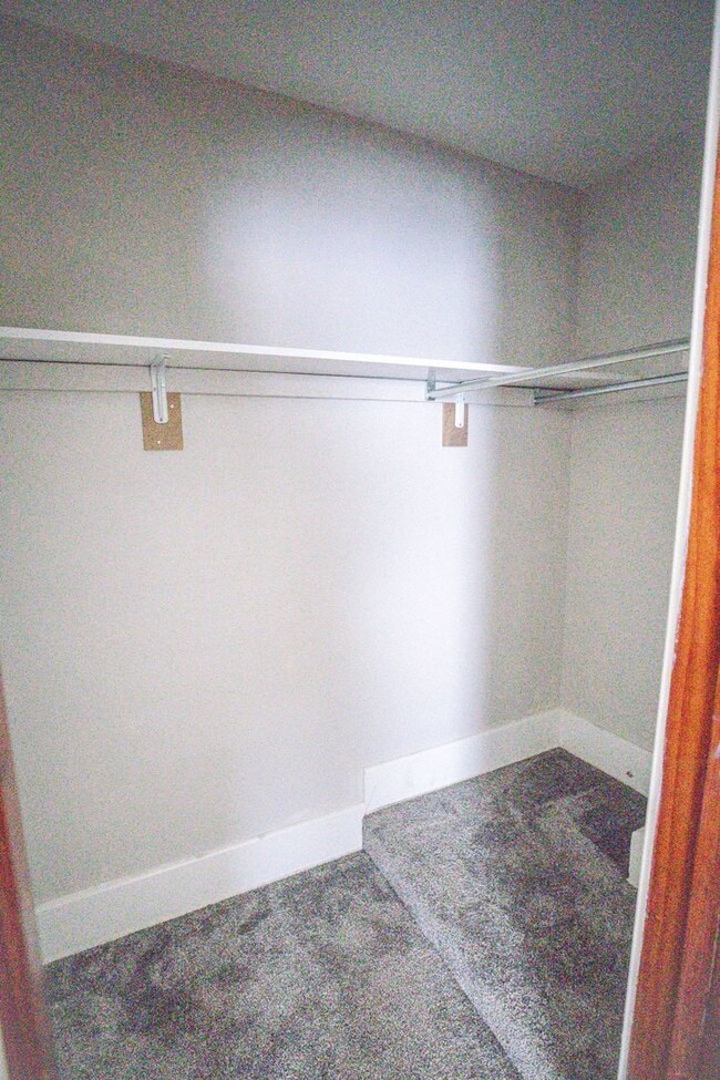 Building Photo - Spacious and Beautidul Four Bedroom Home!