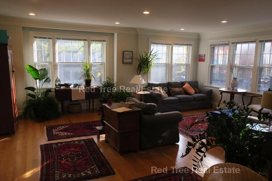 Building Photo - 279-281 Walnut St