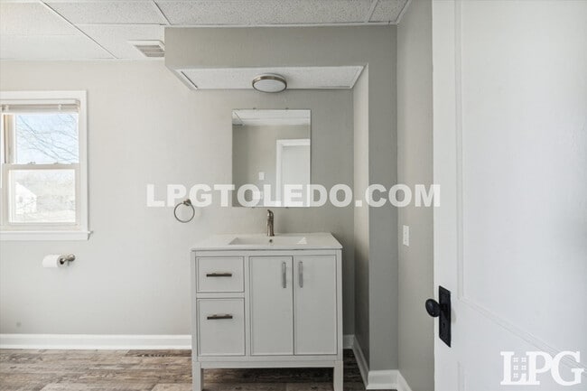 Building Photo - 4117 Thornton Ave