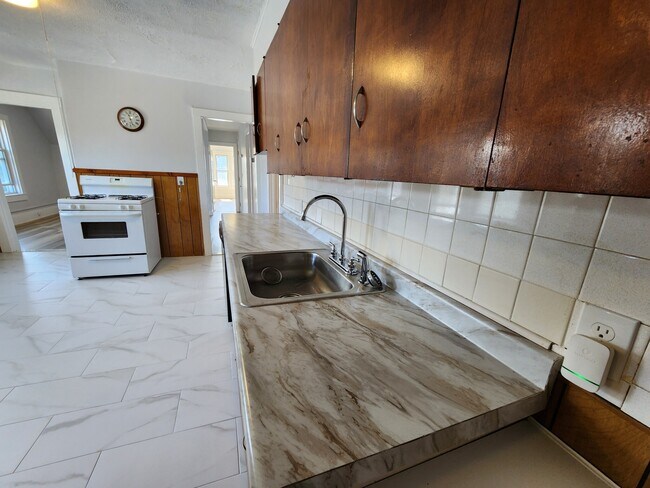 Building Photo - 37 Herrod Ave