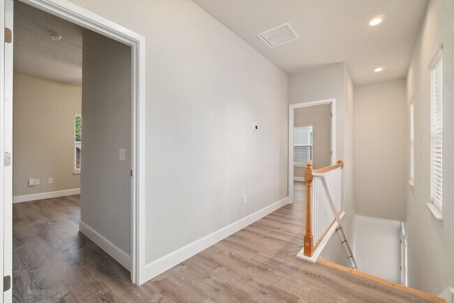 Building Photo - The Reef Townhome NOW LEASING FOR FALL 2026!