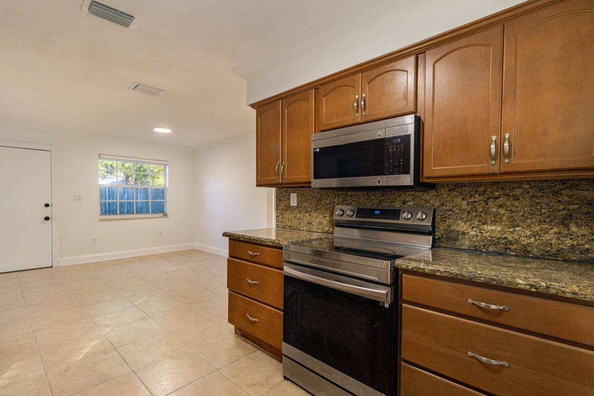 Building Photo - 1518 NW 65th St