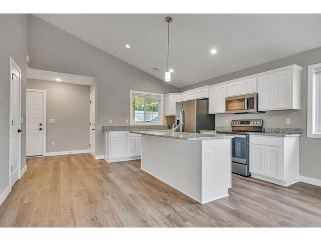 Building Photo - 722 Hilltop Ln