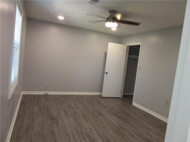 Building Photo - 2254 Post Oak Dr