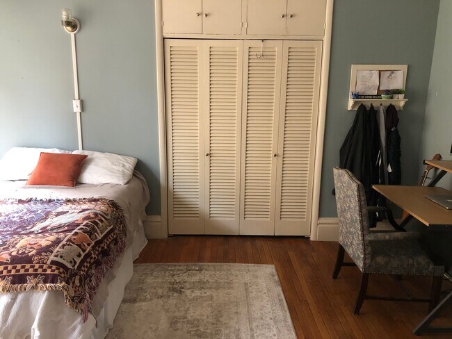 Building Photo - 130 College Ave NE