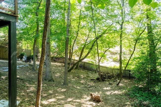 Building Photo - Ultra Modern Three Bedroom Home!