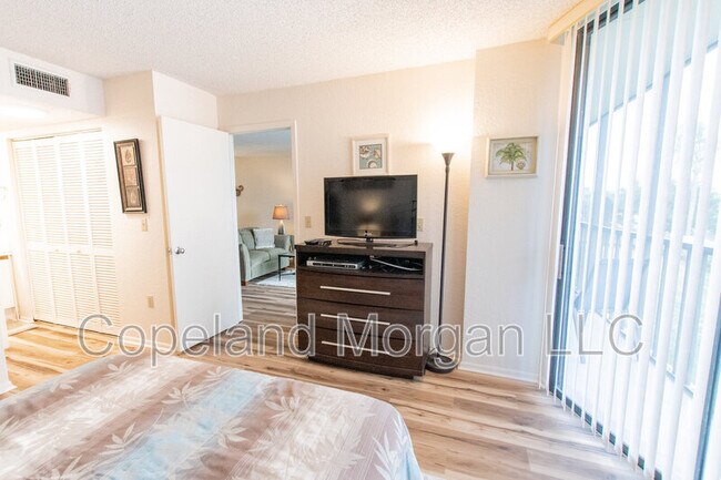 Building Photo - 1000 Cove Cay Dr