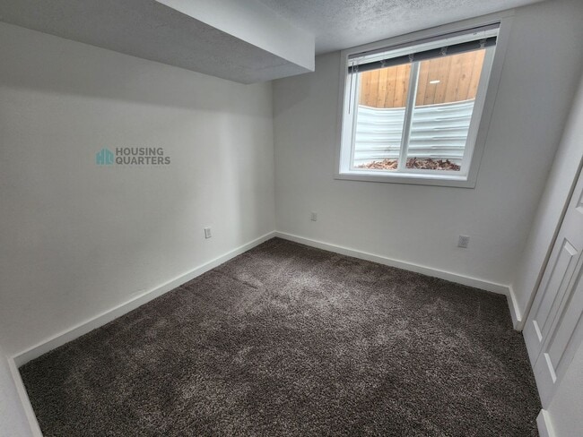 Building Photo - 3904 W Wellesley Ave