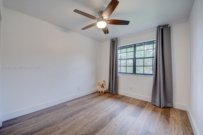 Building Photo - 1960 Bayberry Dr