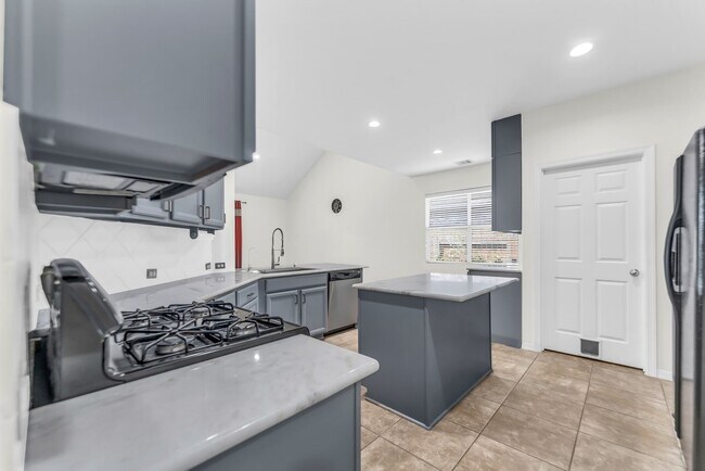 Building Photo - 11631 Trail Point Dr