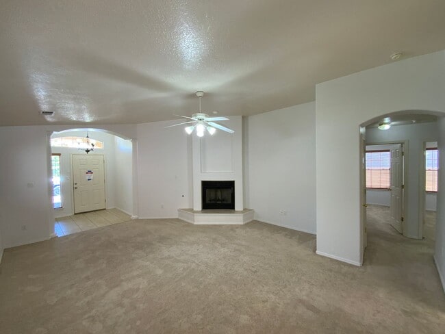 Building Photo - 3 Bedroom Single Story Home Available Near...