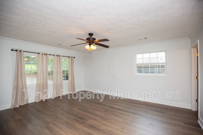 Building Photo - 4034 Savannah Dr