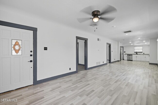 Building Photo - 3800 Altura Ave