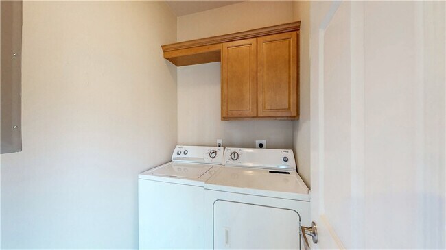 Building Photo - 305 Holleman Dr E