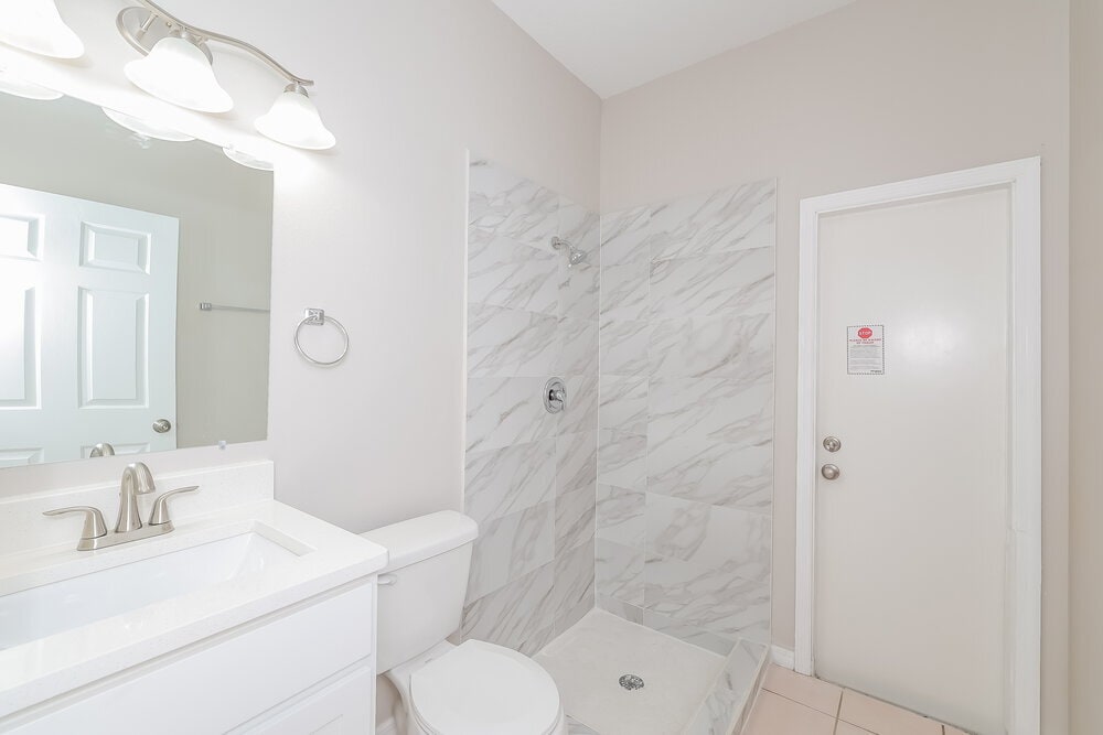 Building Photo - 556 Pinehurst Cove