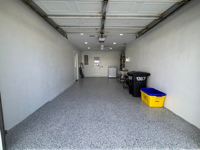 Building Photo - 1307 SW 24th St