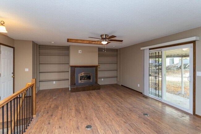 Building Photo - Comfortable Ranch-Style Living with Large Fenced Backyard!