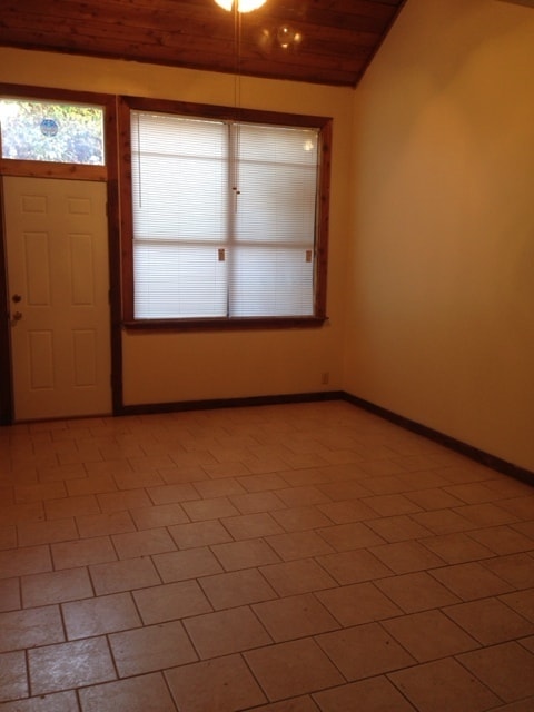 Building Photo - Great Move in Studio. Ready to be your new...