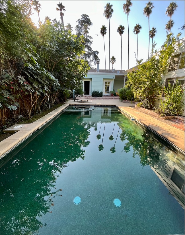 Primary Photo - 1622 N Sierra Bonita Ave