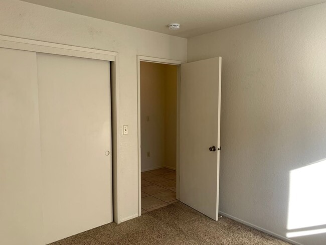 Building Photo - MON390