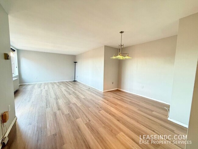 Building Photo - 4000 Tunlaw Rd NW